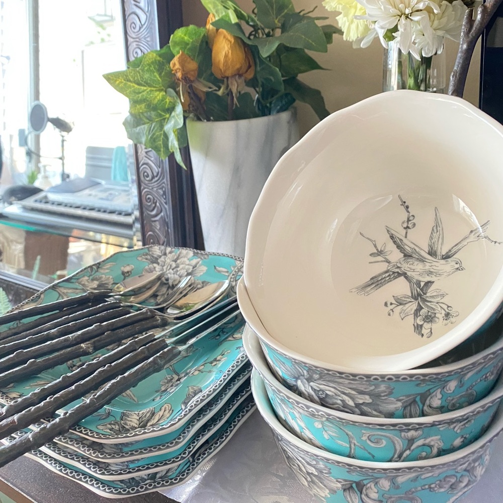 222 Fifth Adelaide 8 Piece /Haussmann Inc Flatware